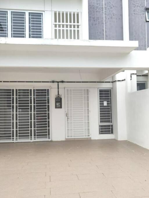 Safiyya Homestay Keluang Eksteriør bilde