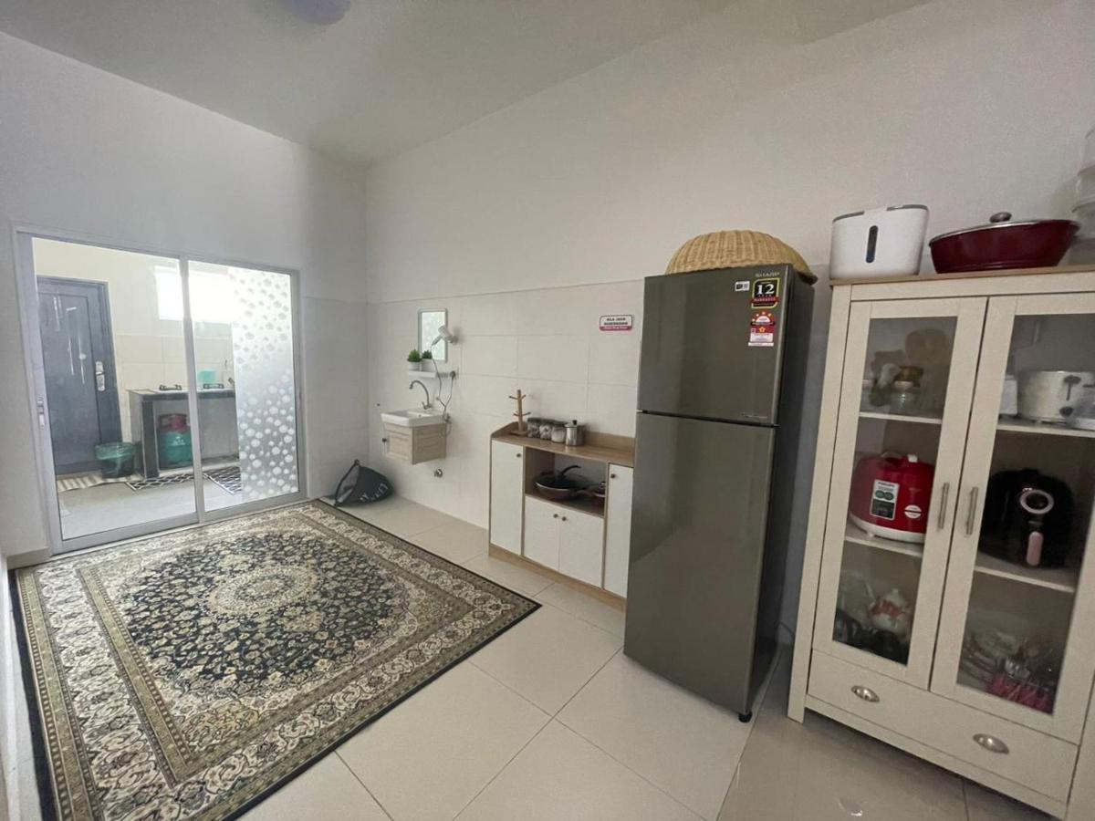 Safiyya Homestay Keluang Eksteriør bilde