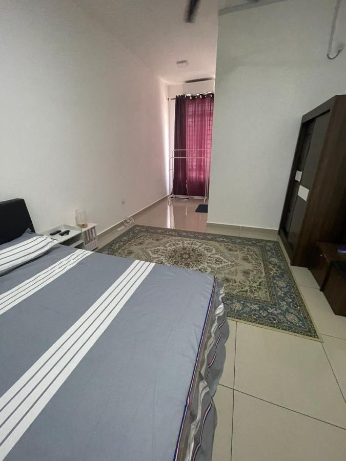 Safiyya Homestay Keluang Eksteriør bilde