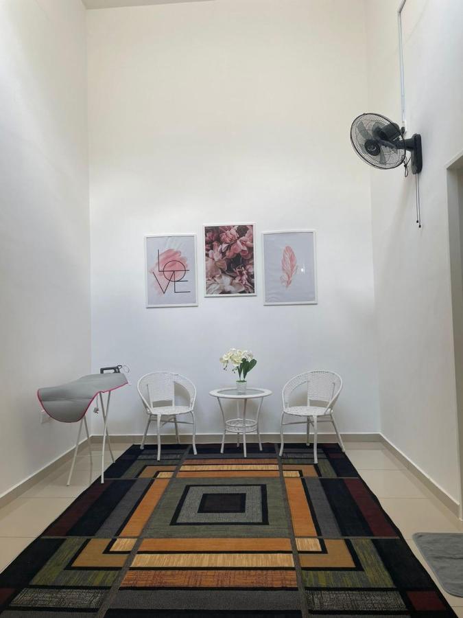 Safiyya Homestay Keluang Eksteriør bilde