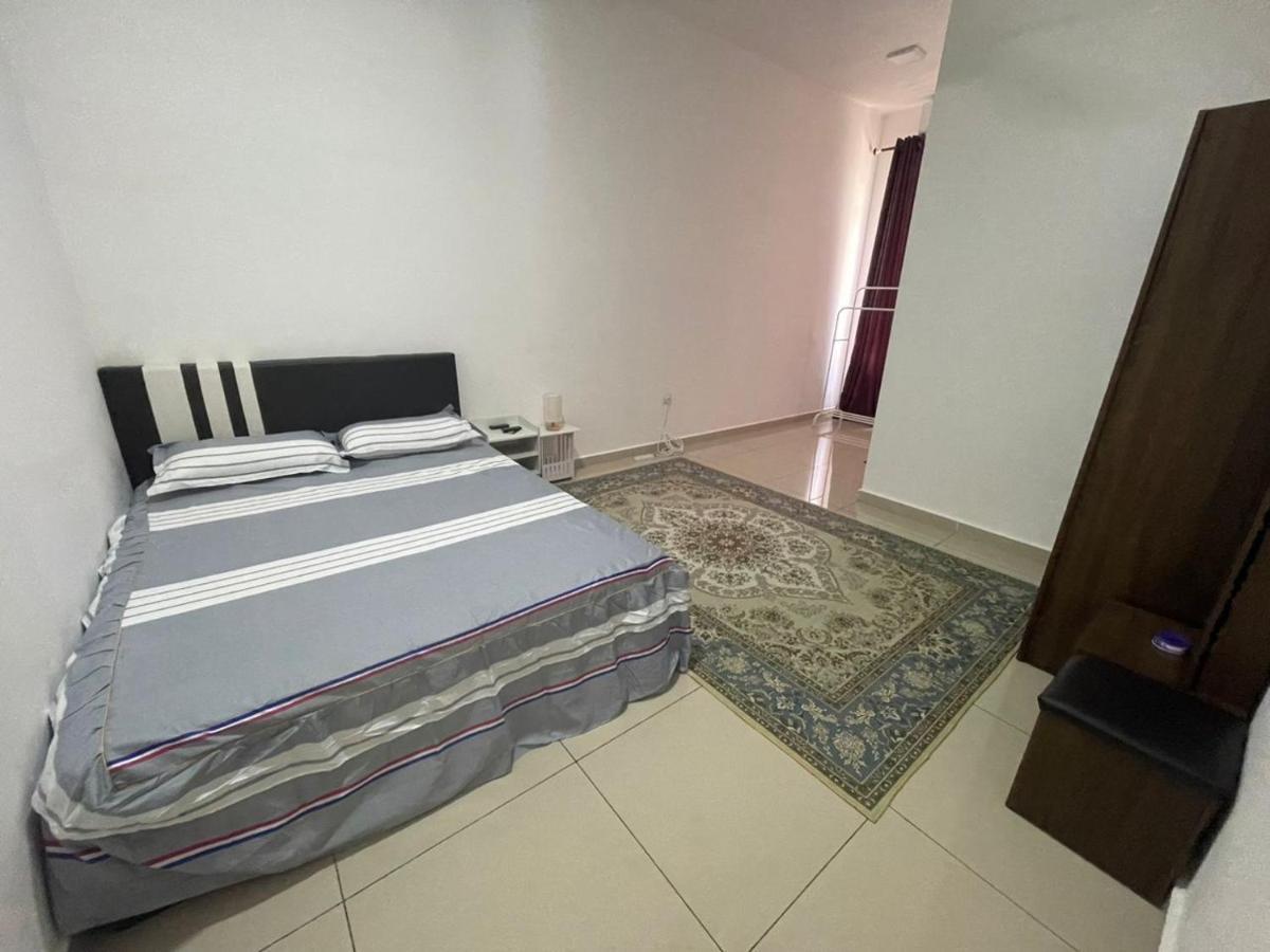 Safiyya Homestay Keluang Eksteriør bilde